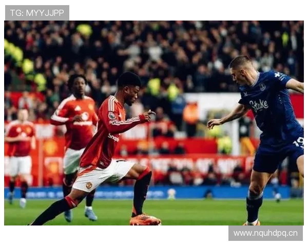 曼联防线失误频繁引发争议，后场稳定性面临考验