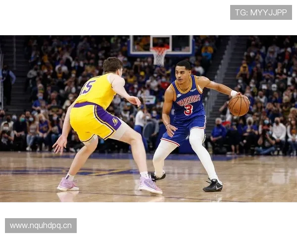 乔丹·普尔掩护后无球跑位，较库里依赖空切制造三分