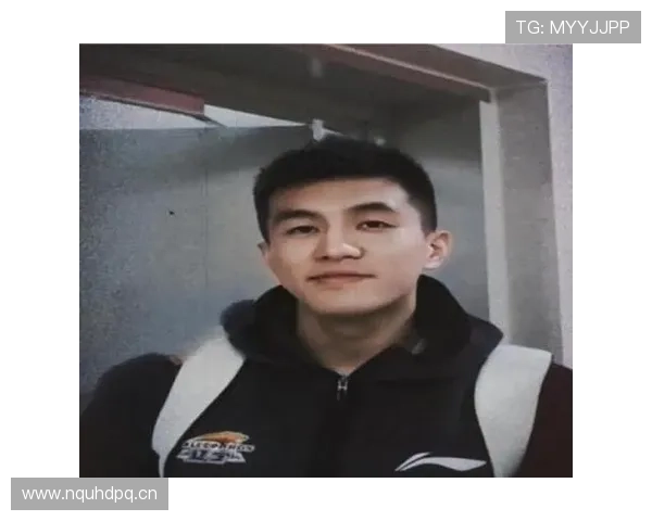 郭艾伦随手一杯咖啡的钱能顶我半个月房租，看到这画面我就无语了